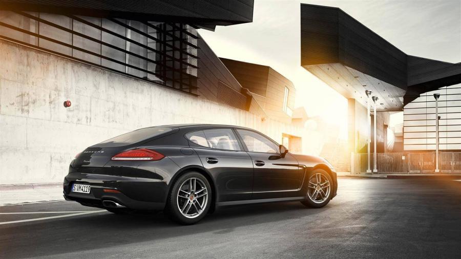  Porsche Panamera Edition 2015 года  (фото 5 из 8)